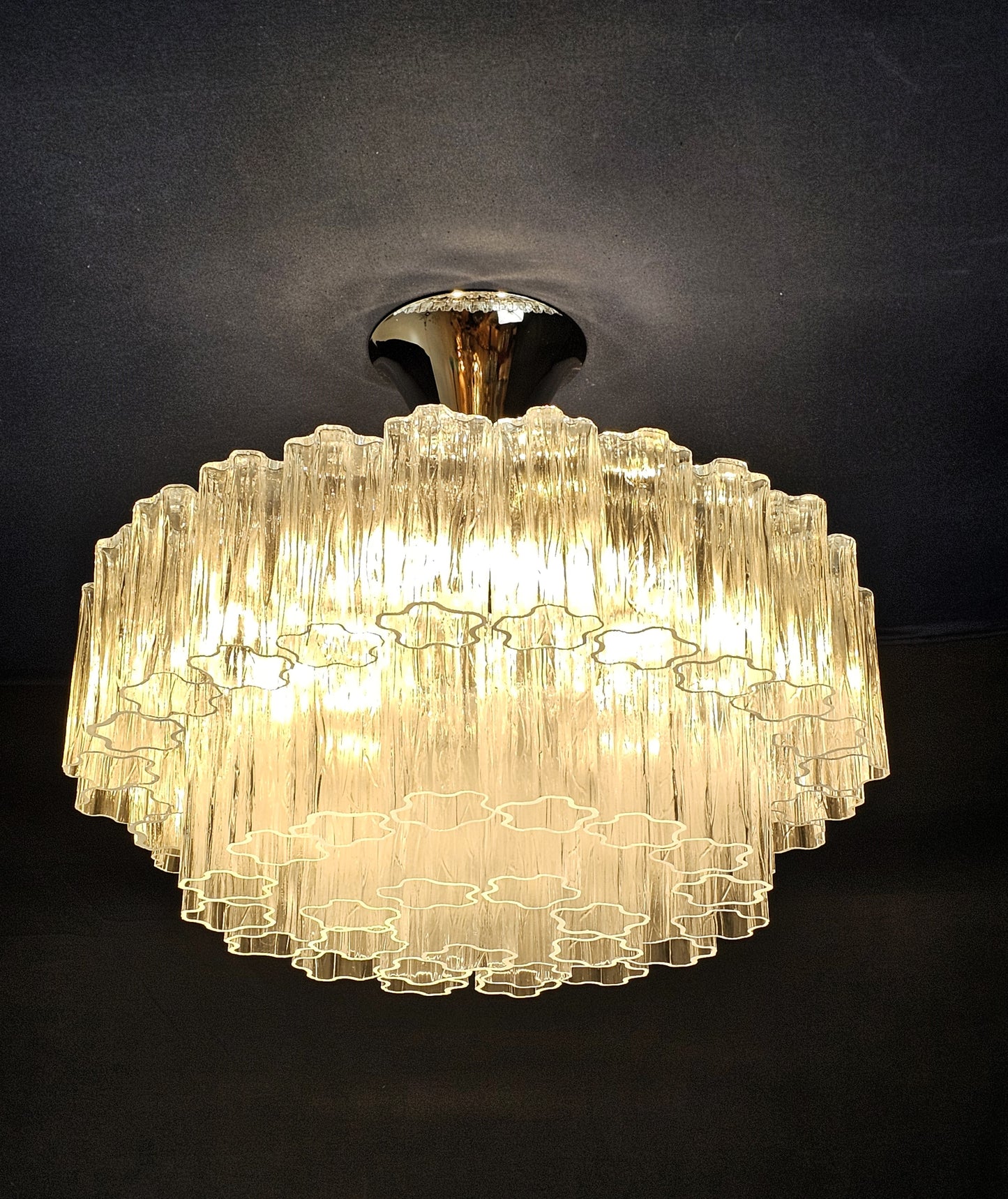 Lampadario di Murano a Vetri tronchi in cristallo fatti a mano. Designed and Made in Murano ,Italy