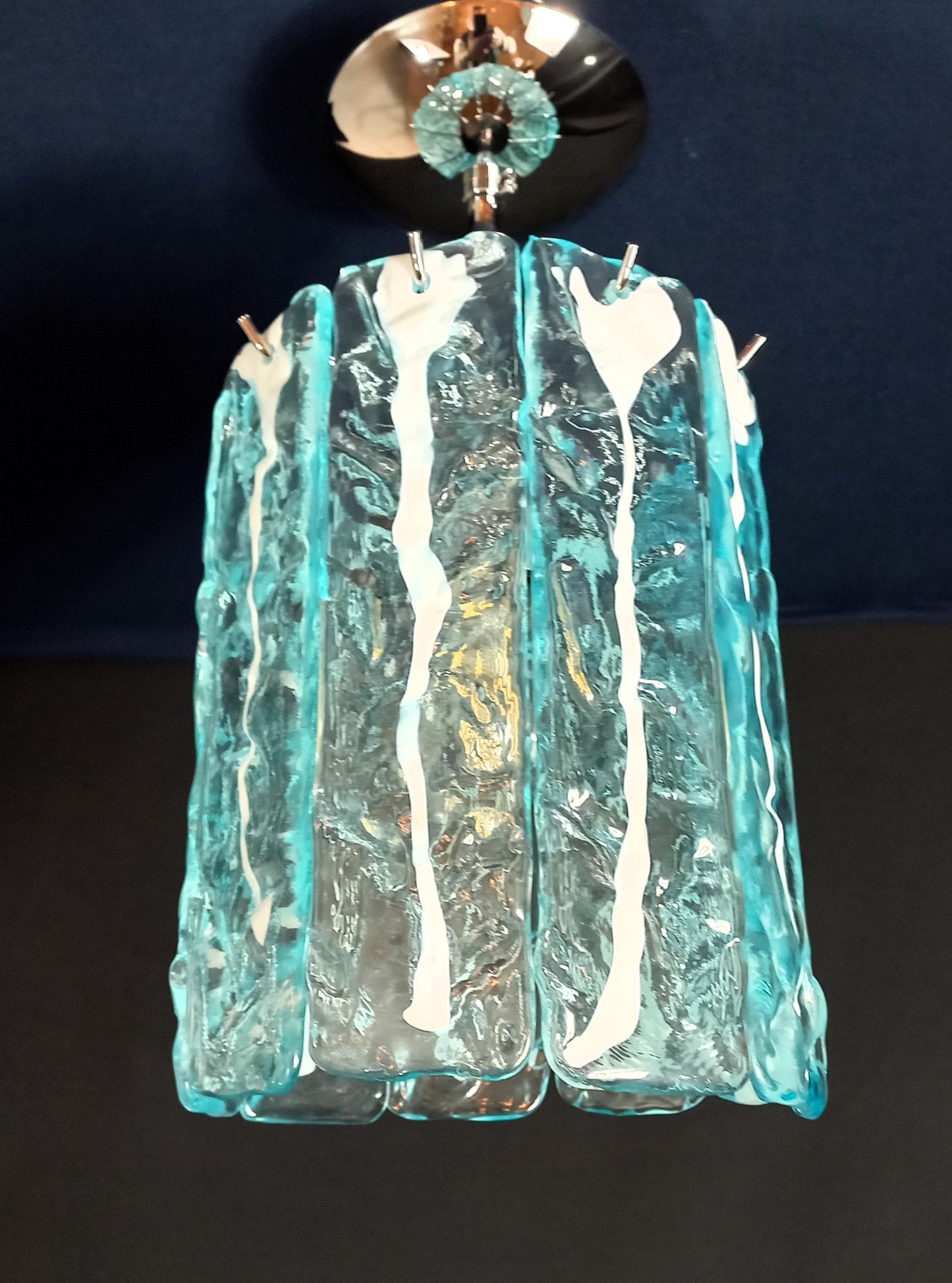 Lampadario di Murano stile Murrina, con Vetri di Murano listelli cristallo fatti a mano, acquamare e bianco. Designed and made in Venice Italy.