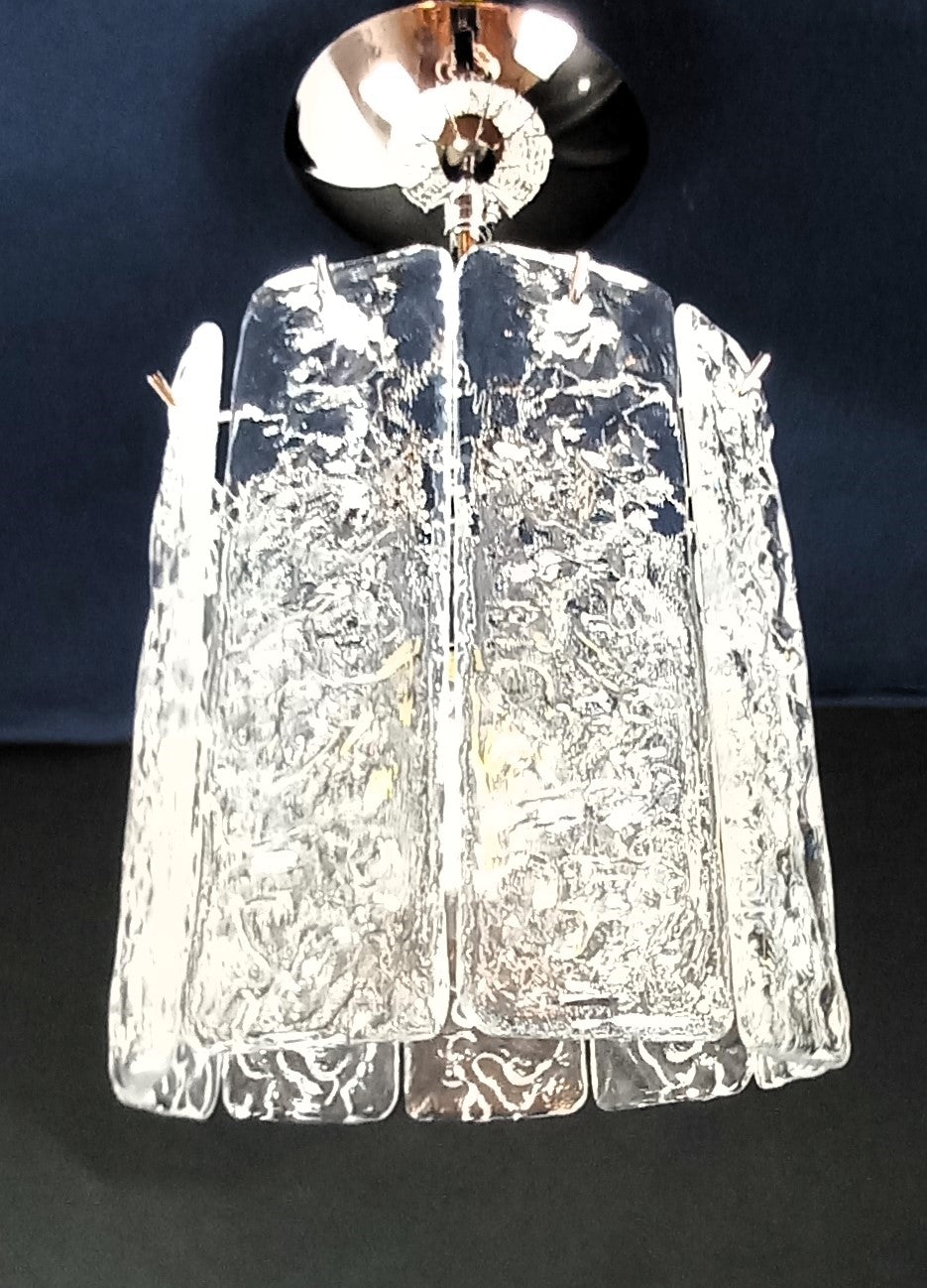 Lampadario di Murano con Vetri listelli di Murano fatti a mano, in cristallo con trama martellata. Designed and made in Venice, Italy