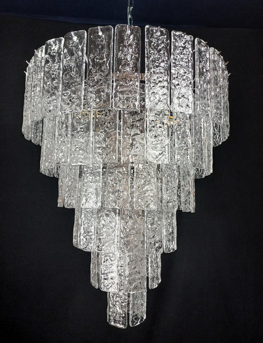 Lampadario artigianale di Murano, con Vetri listelli di Murano fatti a mano, in cristallo con trama martellata. Designed and made in Venice, Italy.