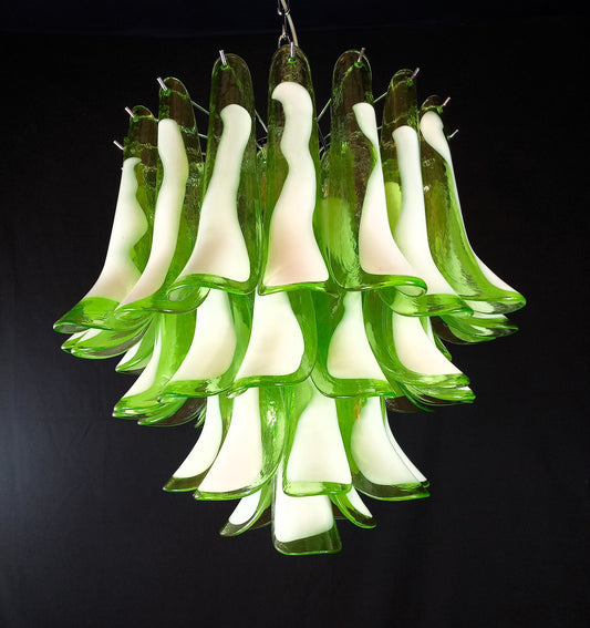 Lampadario Vintage Murano, stile Mazzega, anni'80. Vetri di Murano petali verde con anima bianca. Designed and Made in Venice, Italy.