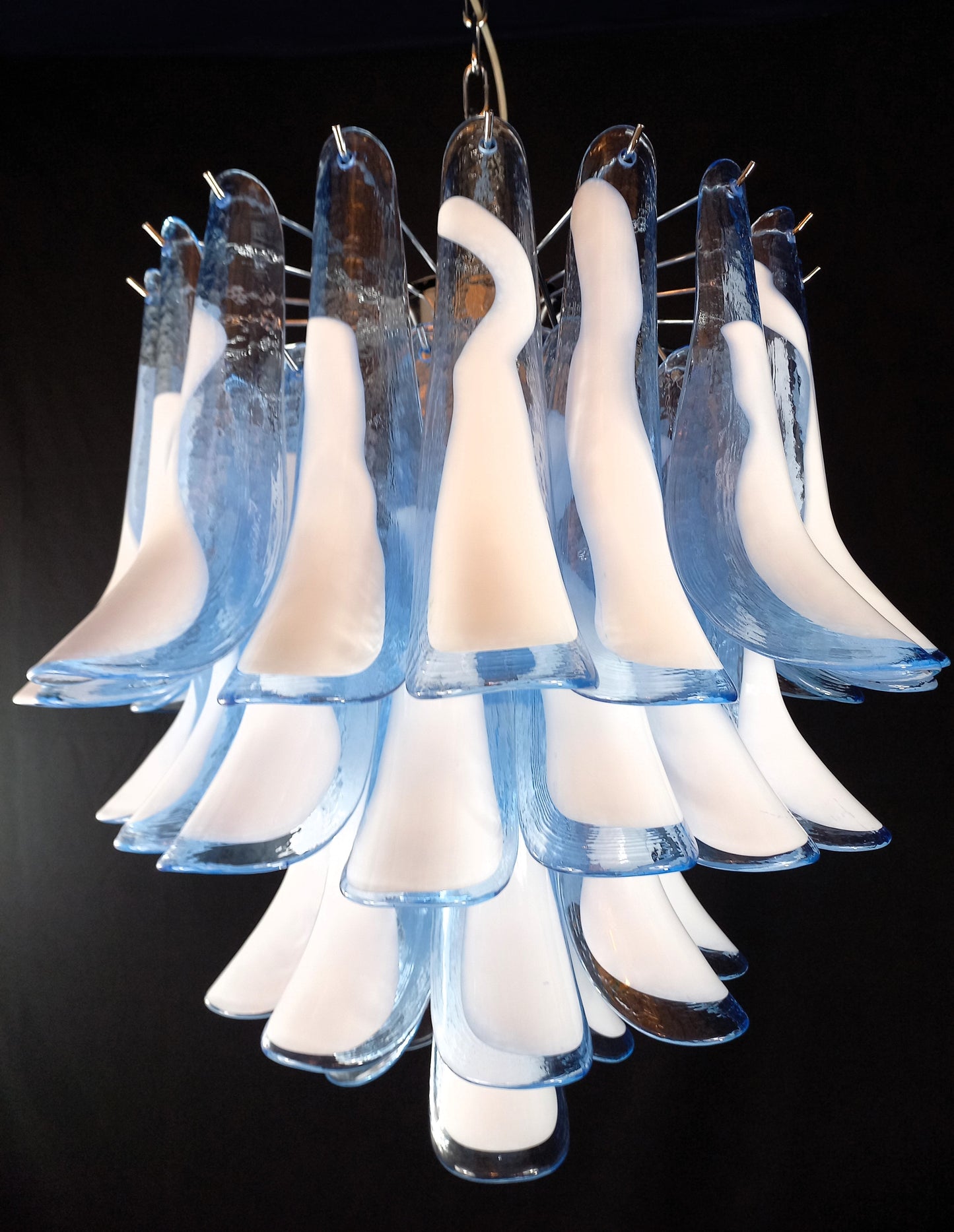 Lampadario Vintage Murano, stile Mazzega, anni'80.  Vetri di Murano petali blu chiaro con anima bianca. Designed and Made in Venice, Italy.