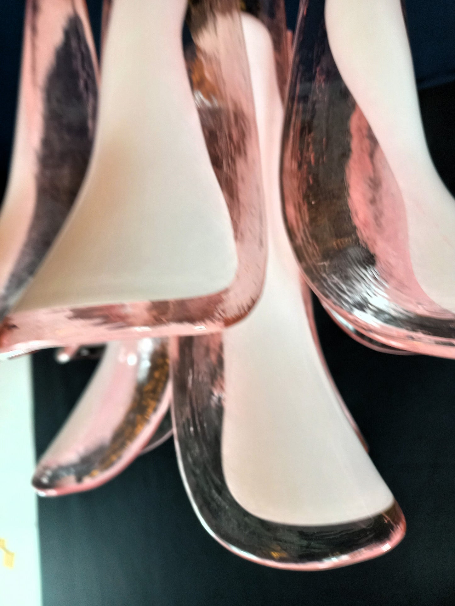 Plafoniera Lampada Vintage Murano, stile Mazzega, anni'80. Vetri di Murano petali rosa con anima bianca. Designed and Made in Venice, Italy.