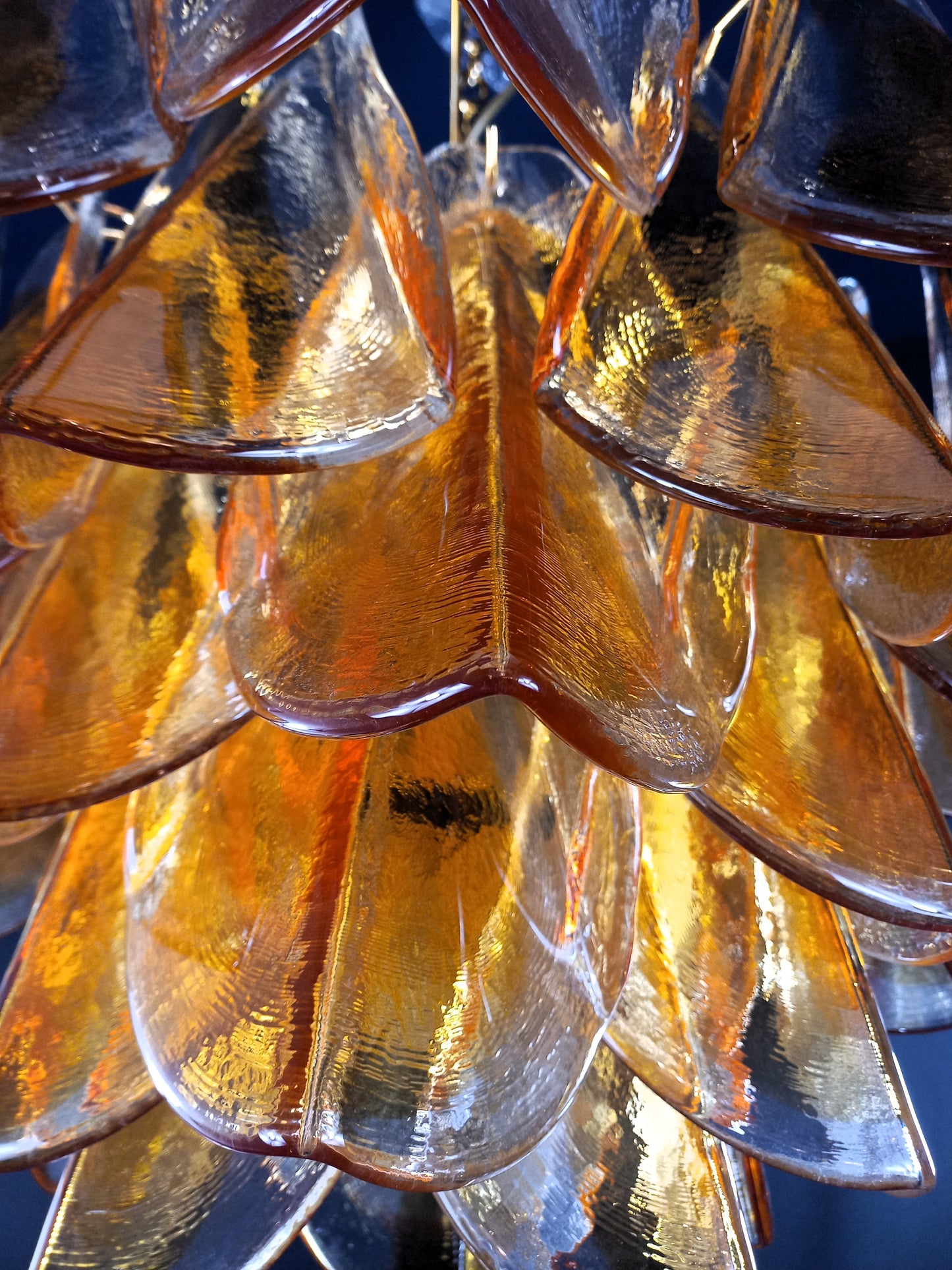 Lampadario di Murano con Vetri rondine di Murano fatti a mano in cristallo e ambra. Designed and made in Venice, Italy.