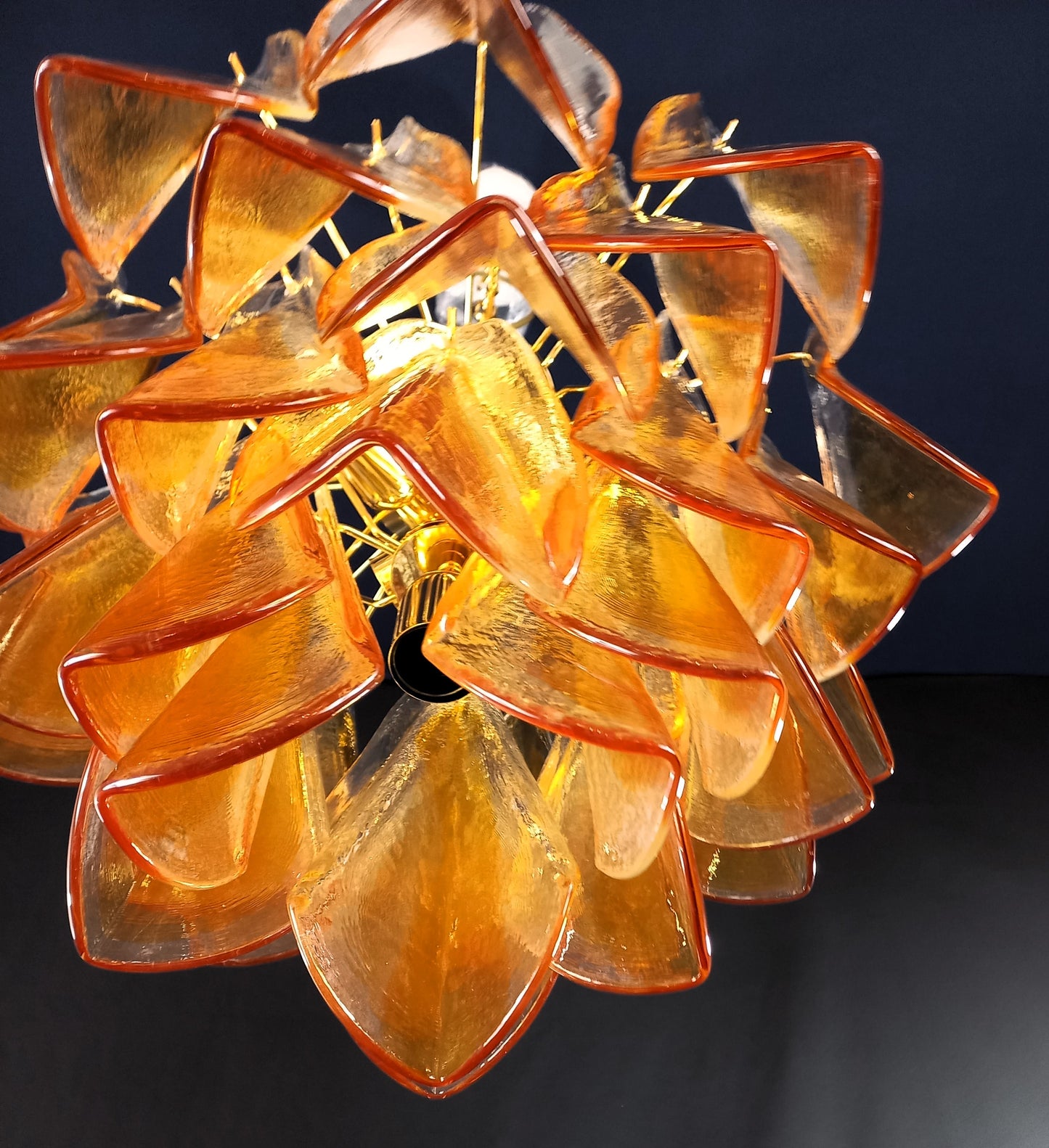 Lampadario di Murano con Vetri rondine di Murano fatti a mano in cristallo e ambra. Designed and made in Venice, Italy.