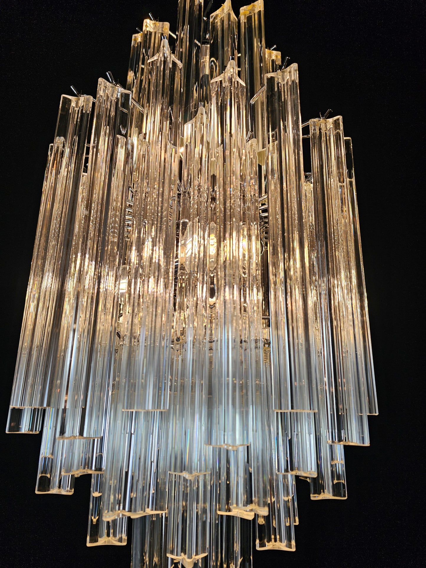 Lampadario Vintage di Murano, stile Venini, anni'70. Con vetri prismi triedri di Murano in cristallo. Designed and made in Venice Italy.