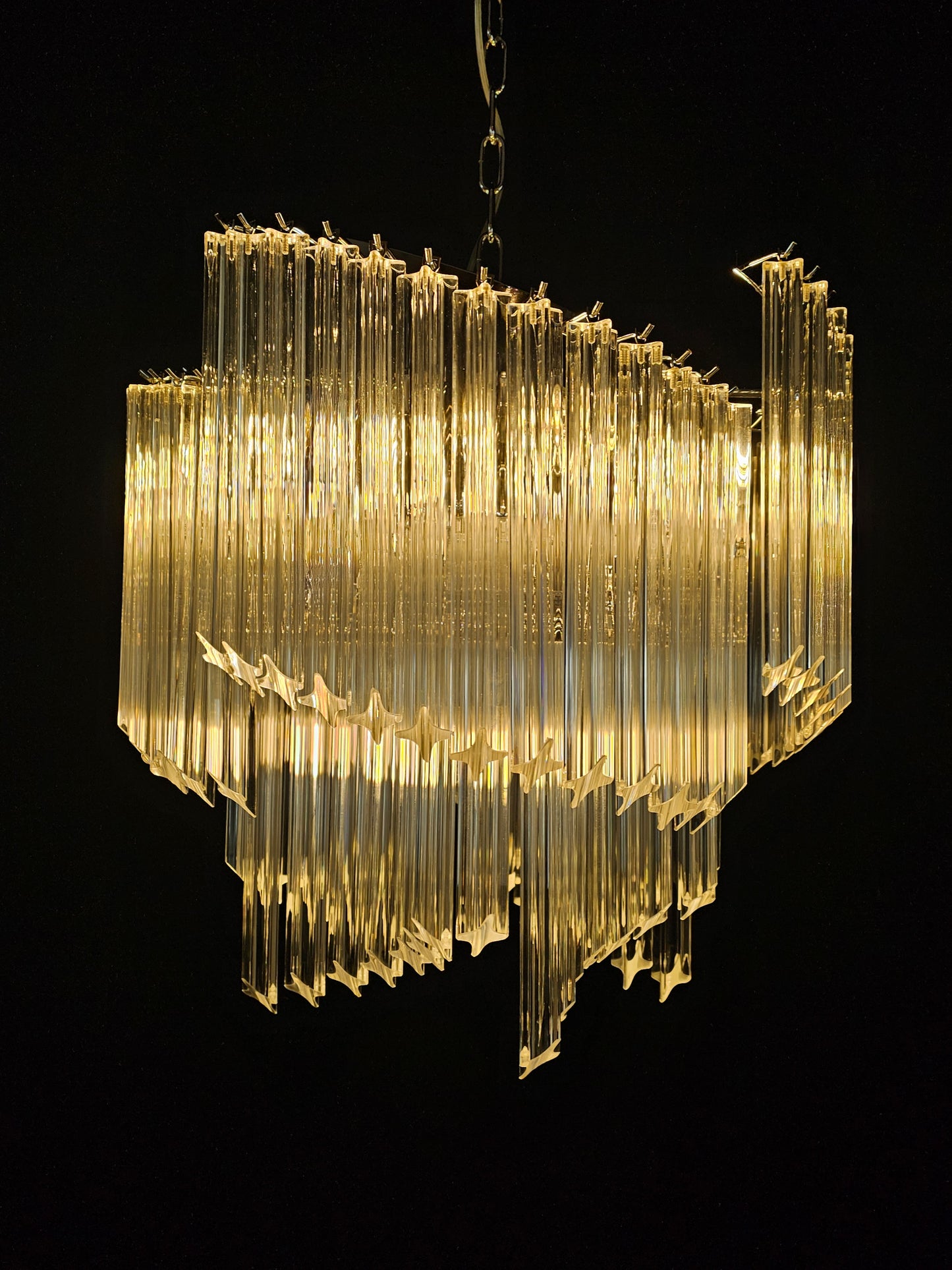 Lampadario Vintage Murano, stile Venini, anni'80.Modello ventaglio.Vetri prismi quadriedri di Murano incristallo.Designed and Made in Italy.