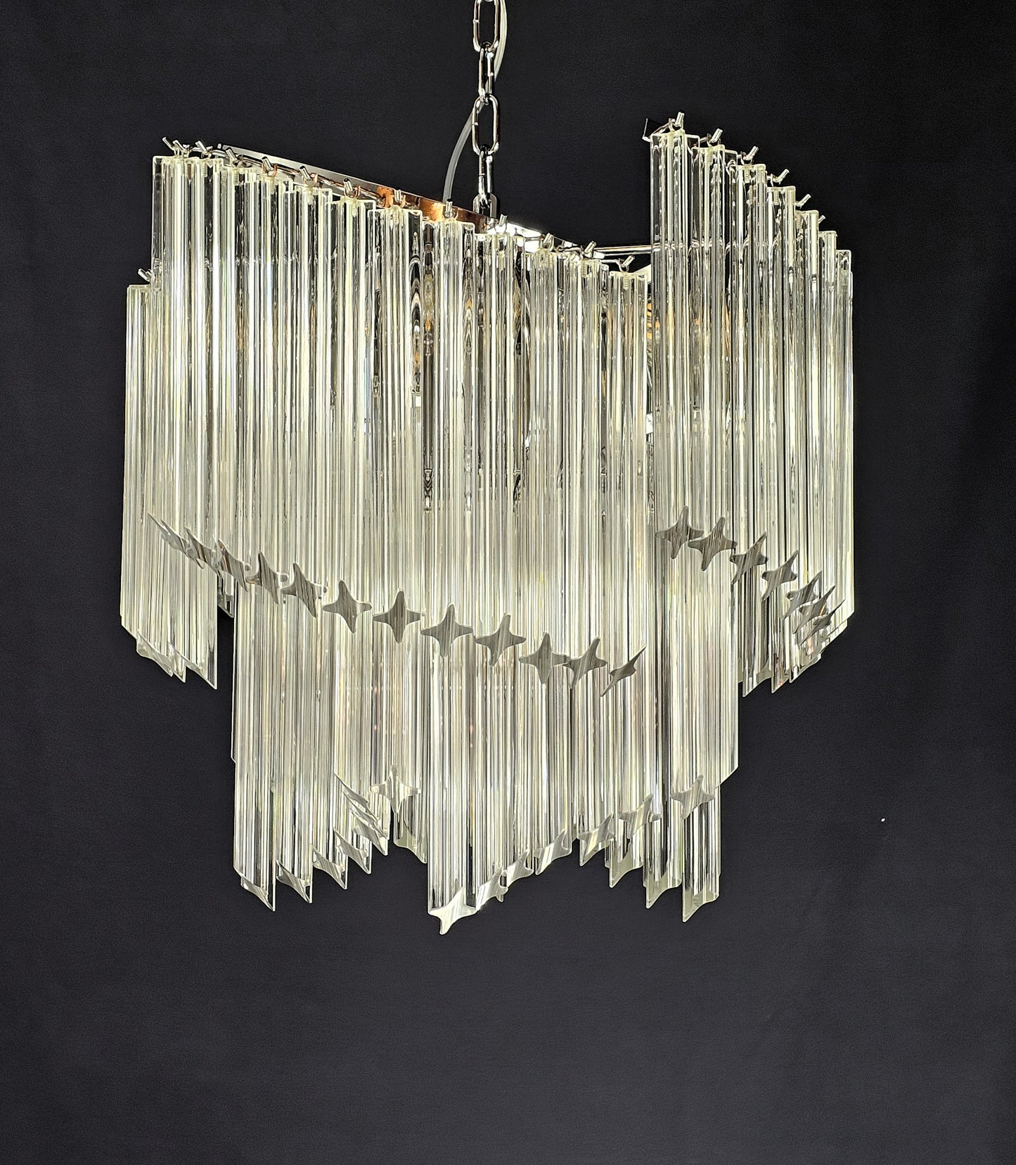 Lampadario Vintage Murano, stile Venini, anni'80.Modello ventaglio.Vetri prismi quadriedri di Murano incristallo.Designed and Made in Italy.
