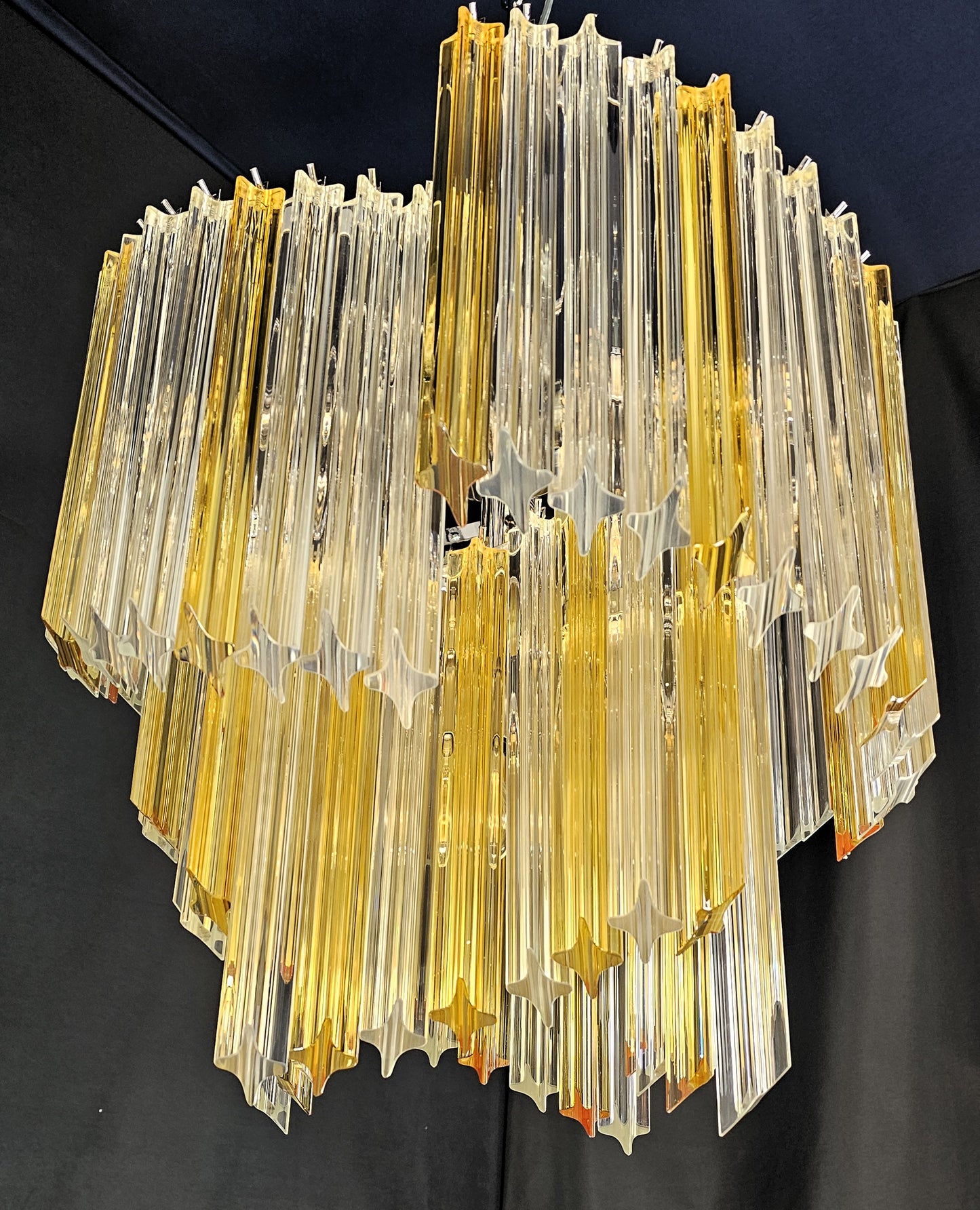 Lampadario Vintage Murano, stile Venini, anni'80. A ventaglio. Vetri prismi di Murano cristallo e ambra. Designed and Made in Venice,Italy.