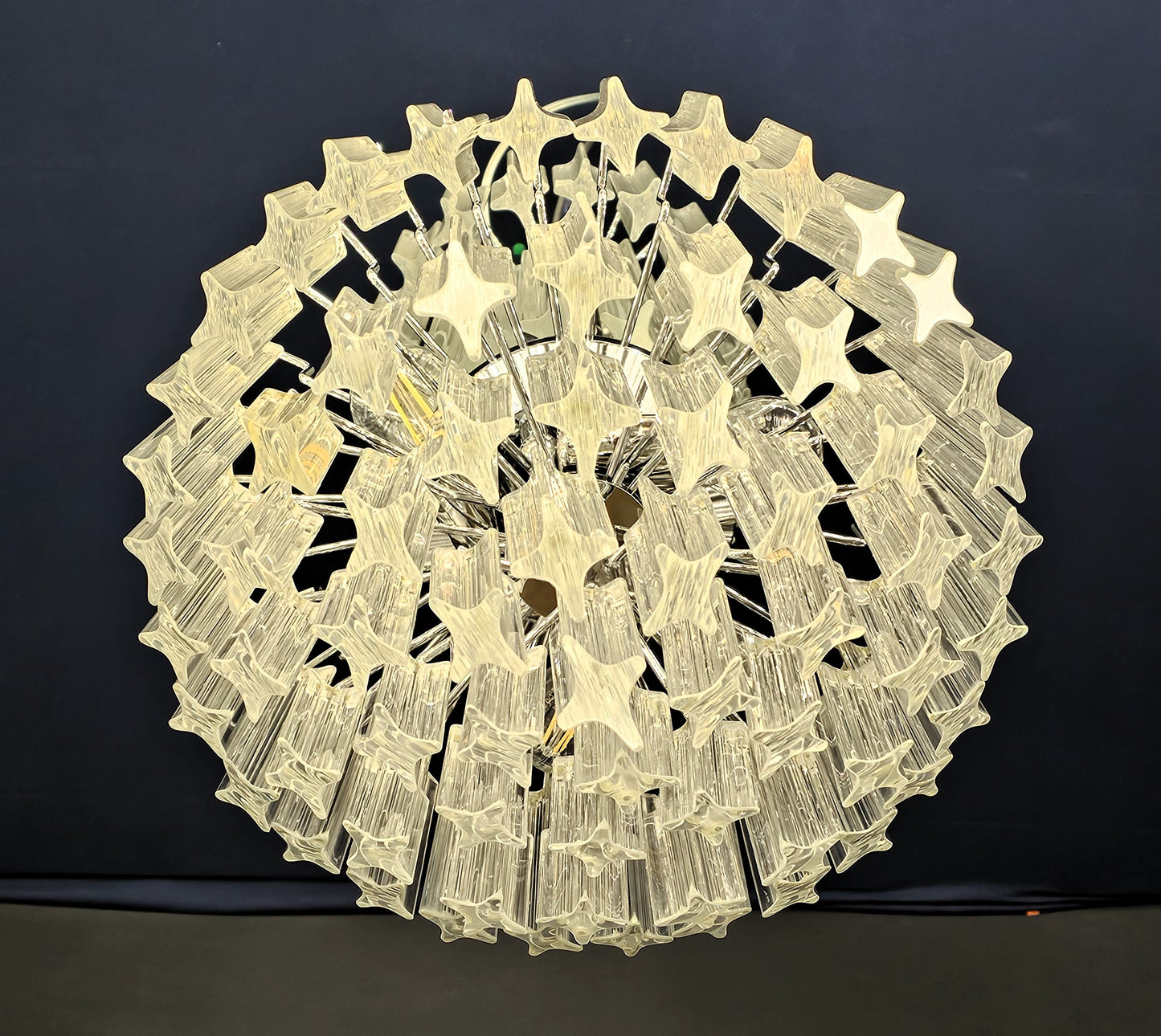 Lampadario Vintage di Murano, stile Venini, anni'70. Con vetri di Murano prismi quadriedri in cristallo. Designed and made in Venice Italy.