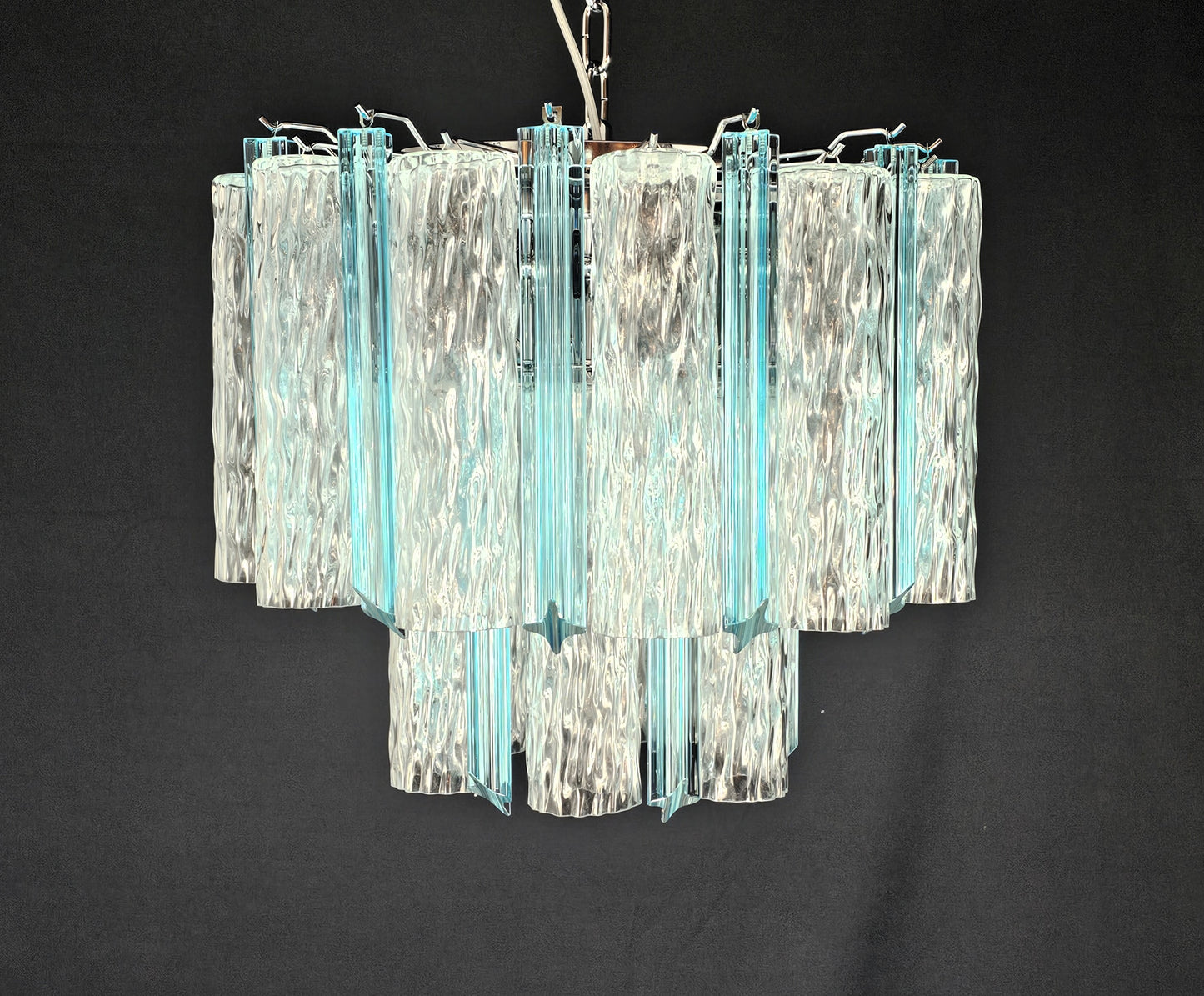 Lampadario Vintage di Murano, stile Barovier, anni'80. Con vetri di Murano prismi e tubi cilindro in cristallo. Designed and made in Italy