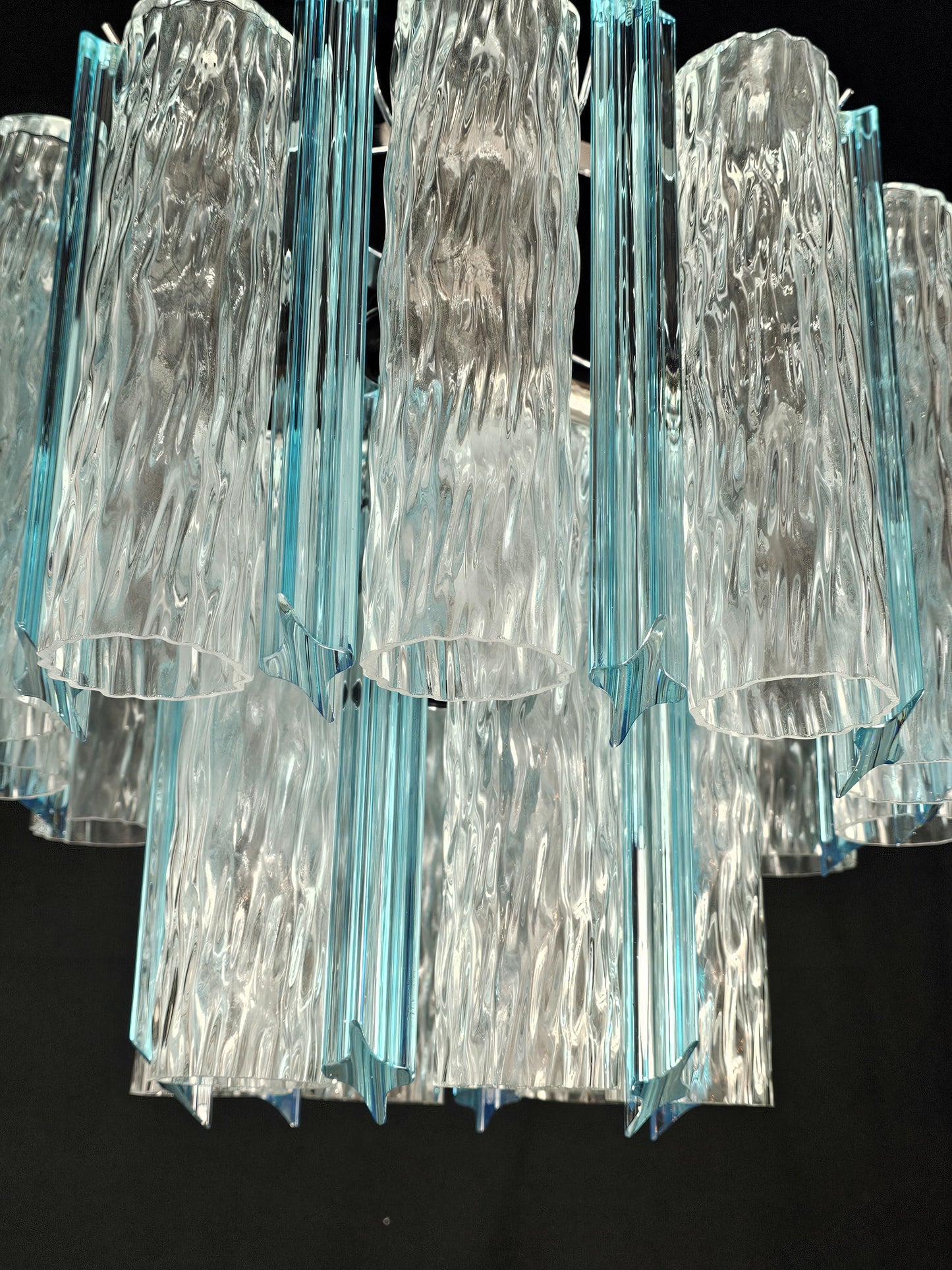 Lampadario Vintage di Murano, stile Barovier, anni'80. Con vetri di Murano prismi e tubi cilindro in cristallo. Designed and made in Italy