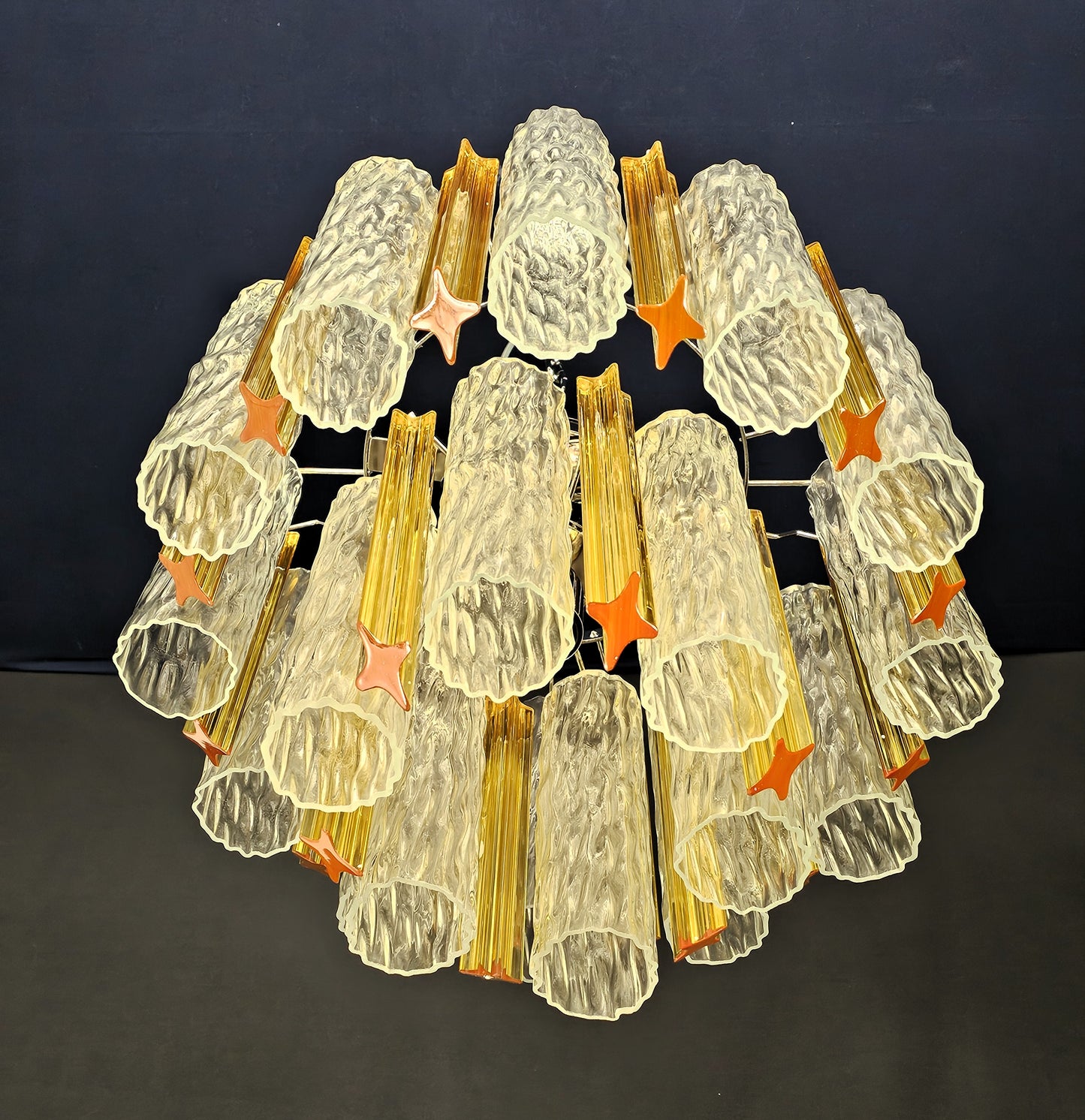 Lampadario Vintage di Murano, stile Barovier, anni'80. Vetri di Murano prismi ambra e tubi cilindro cristallo. Designed and made in Italy