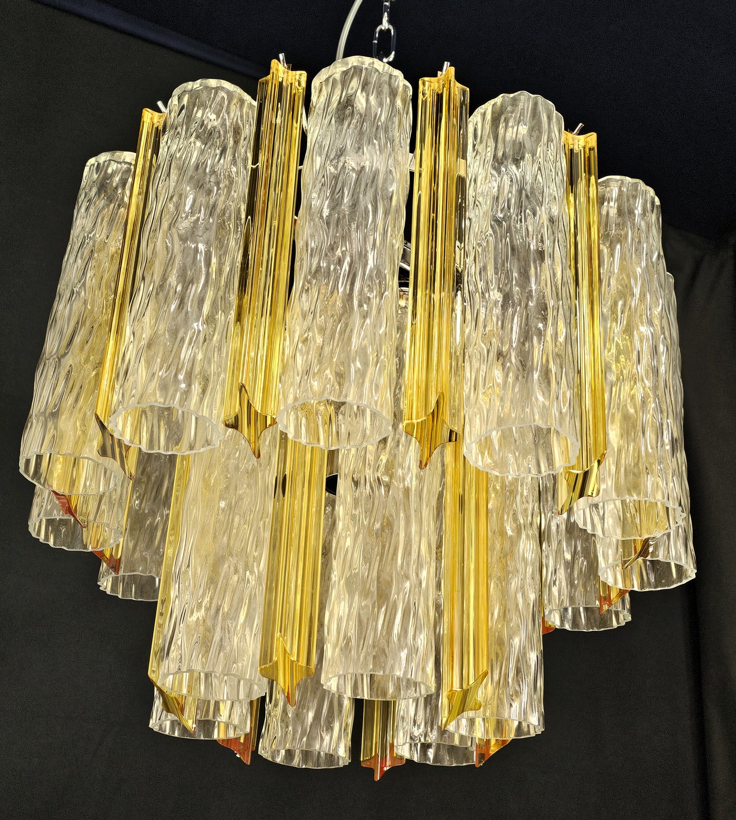 Lampadario Vintage di Murano, stile Barovier, anni'80. Vetri di Murano prismi ambra e tubi cilindro cristallo. Designed and made in Italy