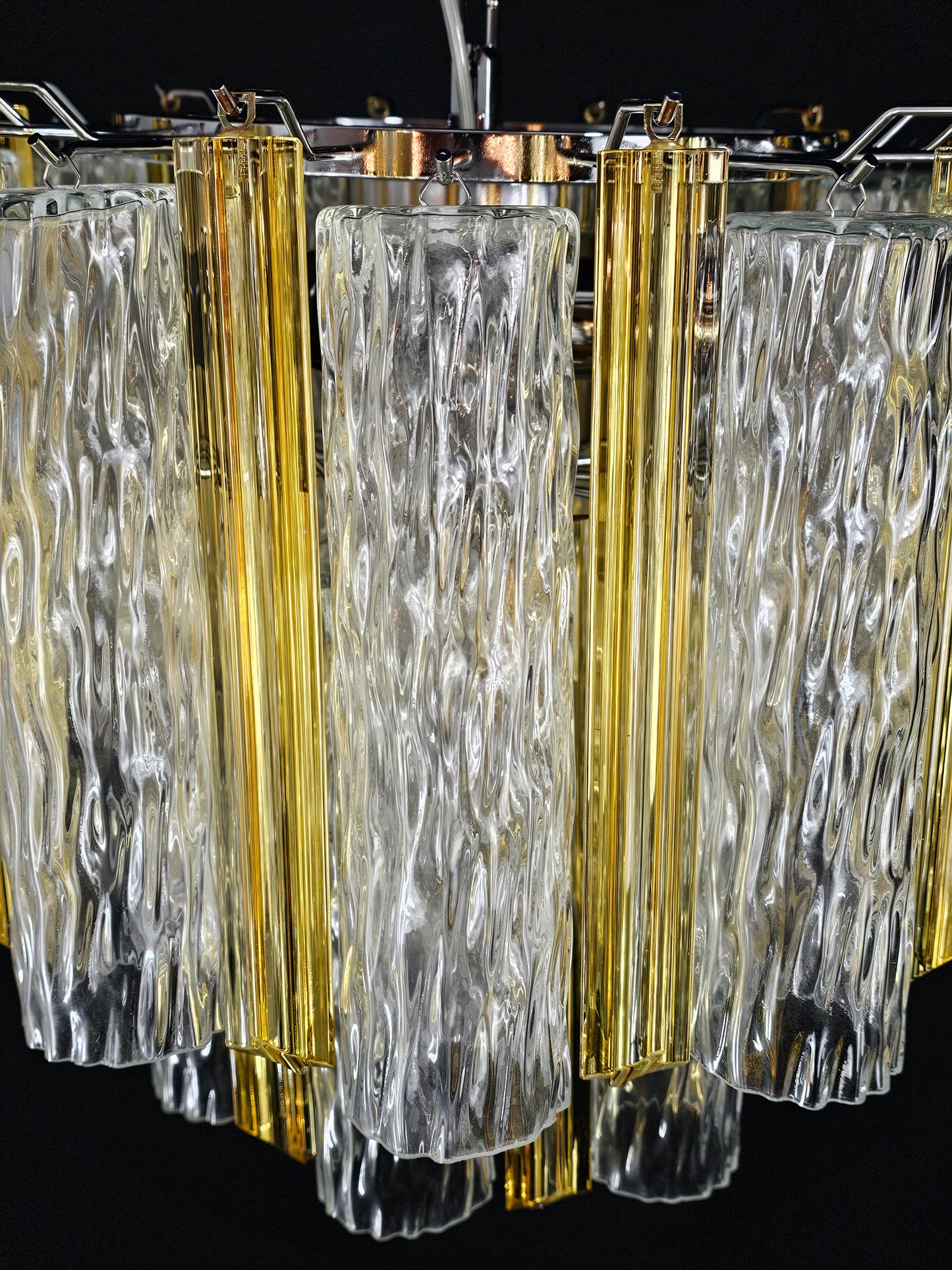 Lampadario Vintage di Murano, stile Barovier, anni'80. Vetri di Murano prismi ambra e tubi cilindro cristallo. Designed and made in Italy