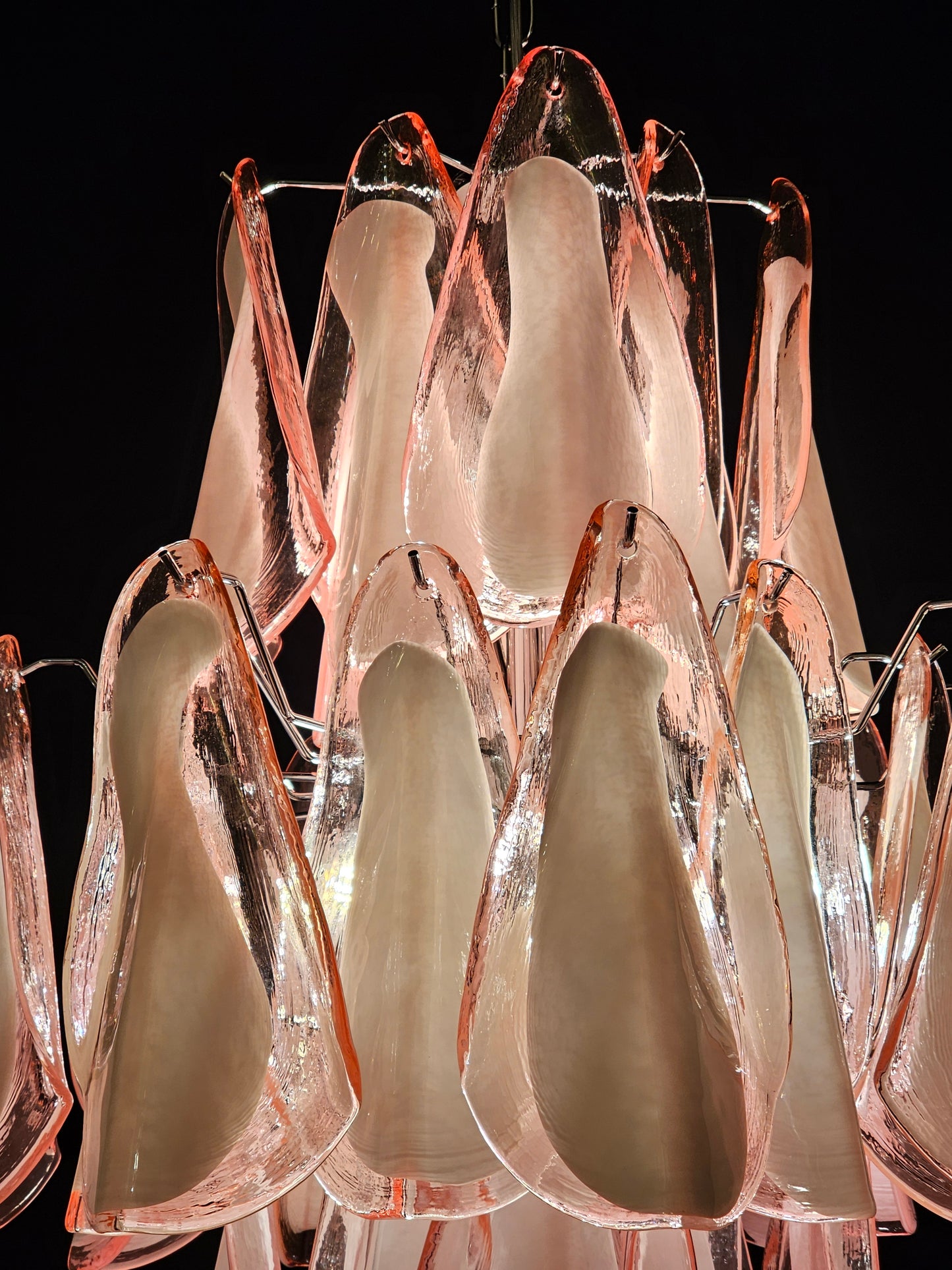 Lampadario di Murano stile Impero. Vetri di Murano fatti a mano in cristallo rosa e anima bianca. Designed and made in Italy.