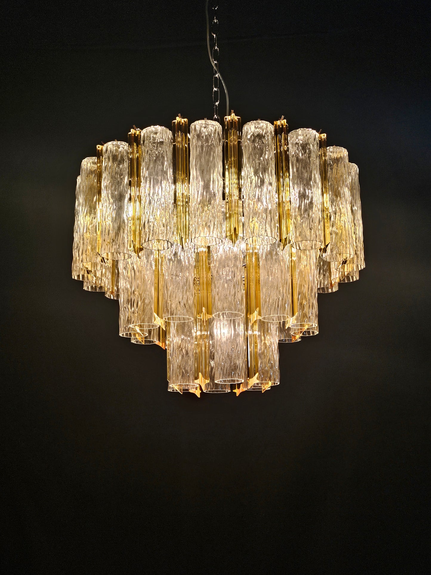 Lampadario Vintage di Murano, stile Barovier, anni'80. Vetri di Murano prismi quadriedri e cilindro. Designed and made in Venice, Italy