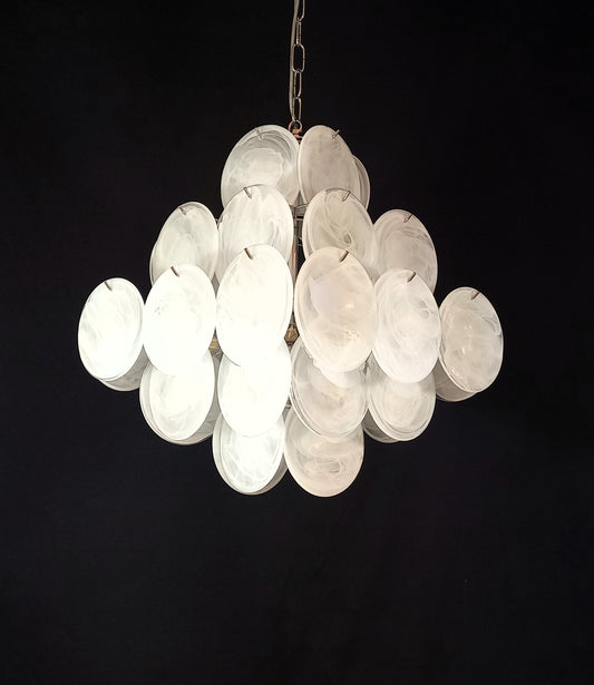 Lampadario Vintage quadrato a vetri dischi. Vetri dischi artigianali in bianco alabastro, made in Murano, Italy