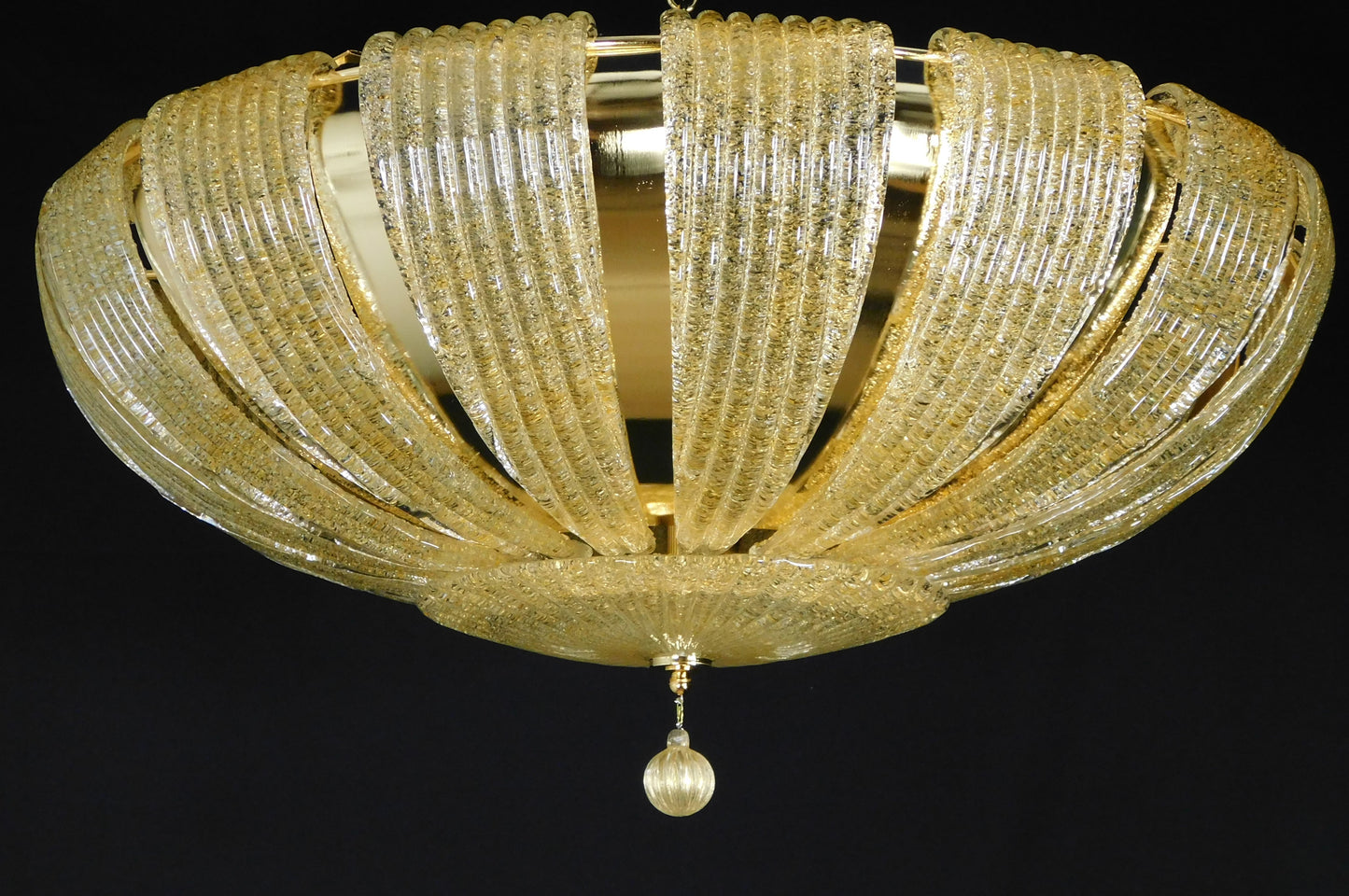 Plafoniera di Murano, stile saturno. Vetri di Murano fatti a mano in graniglia ambra. Raffinata e regale. Made in Venice,Italy