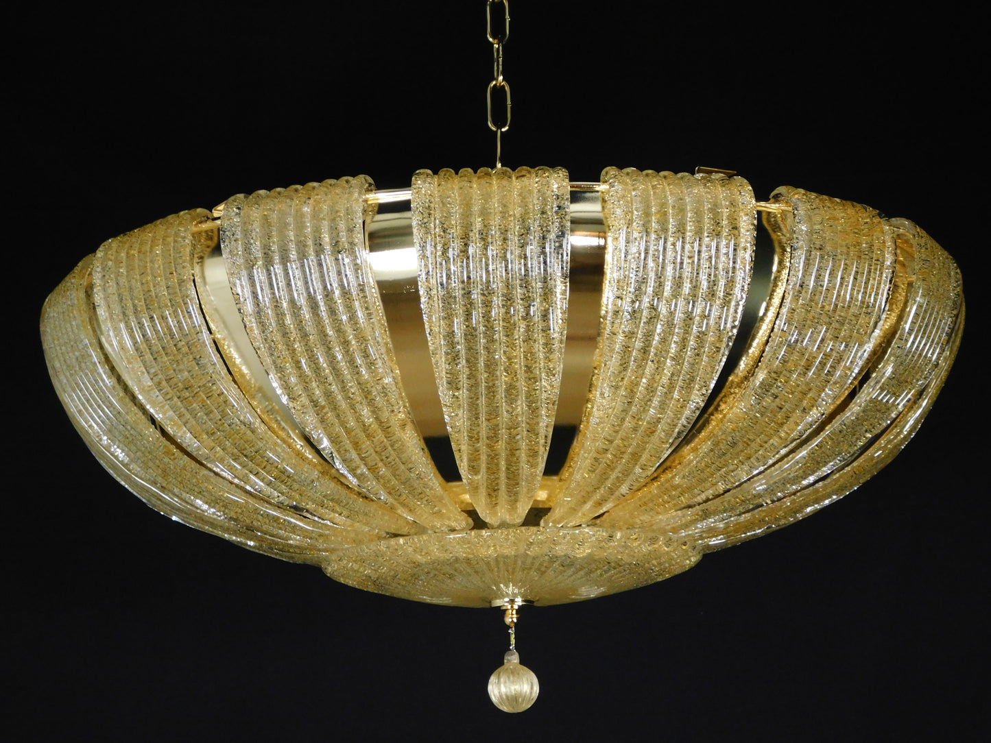 Plafoniera di Murano, stile saturno. Vetri di Murano fatti a mano in graniglia ambra. Raffinata e regale. Made in Venice,Italy